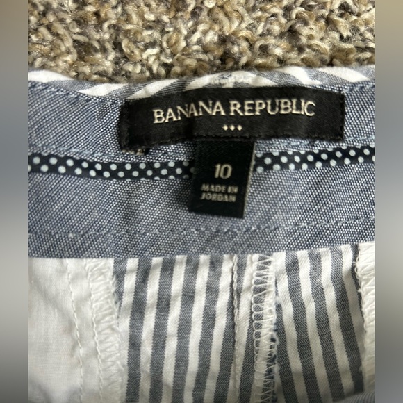 Banana Republic Women’s Seer Soft Navy Blue and White striped shorts size 10 - Picture 2 of 8